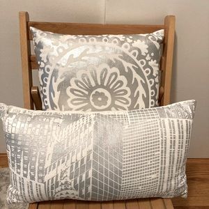 Pottery Barn Dorm Teen Metallic Silver Pillow Set EUC